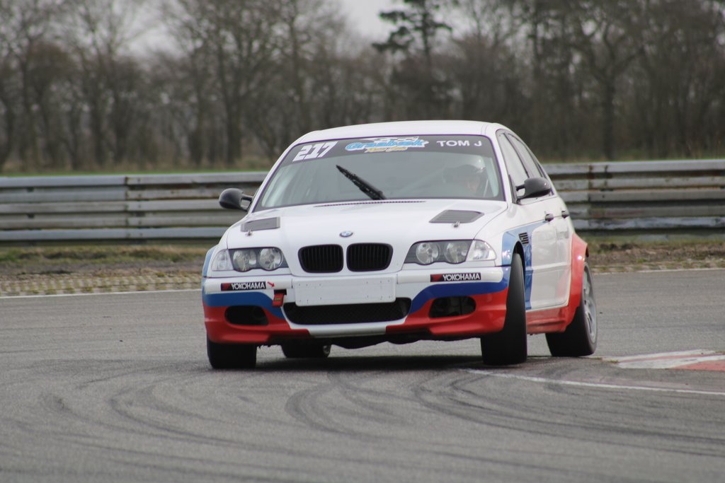 Tom Jørgensen er igen at finde i YTCC Division 2 i den blå/hvide/røde BMW. Det blev til en enkelt top-3 placering i 2018, men bliver han en fast podiekandidat i 2019?
(Foto: JJ Media)